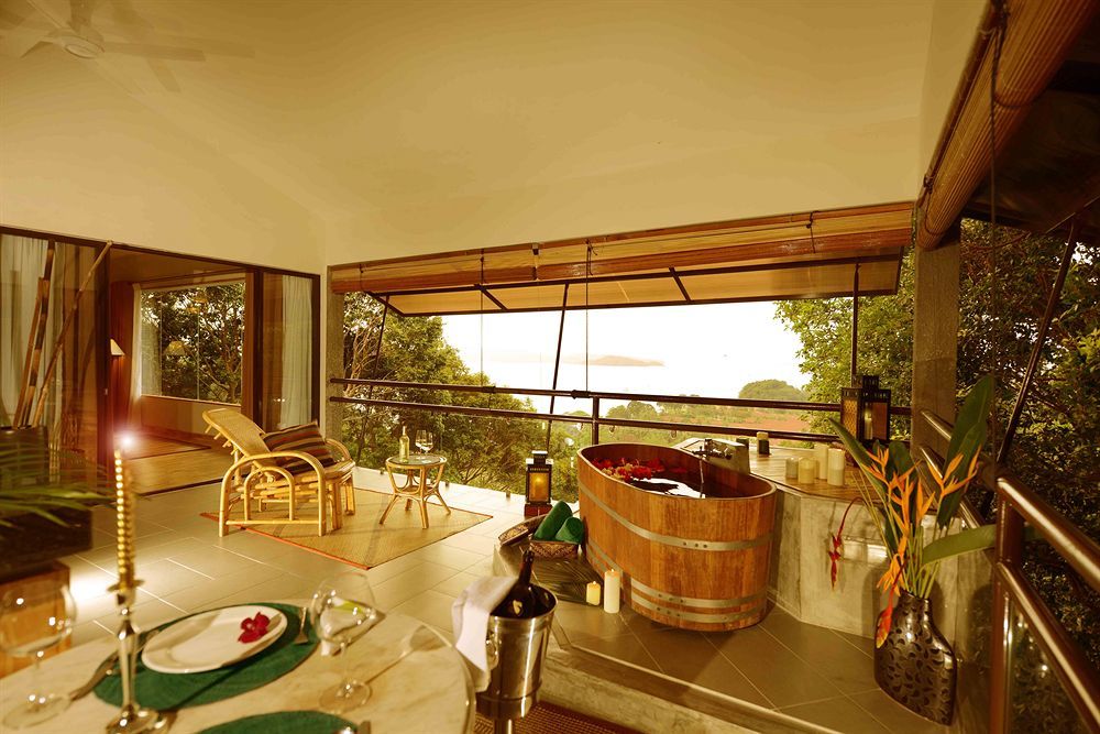 Ambong Rainforest Retreat Pantai Tengah  Ngoại thất bức ảnh